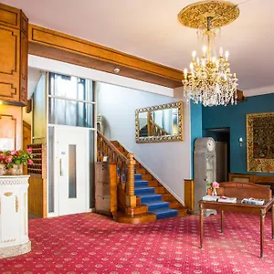 https://hostellerie-de-la-roseraie.midi-pyreneeshotels.com